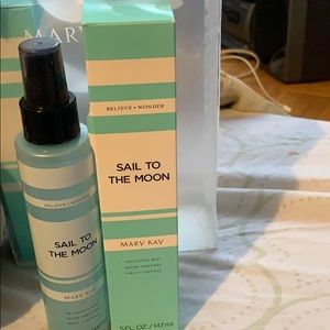 Sail to the moon-fragrance mist